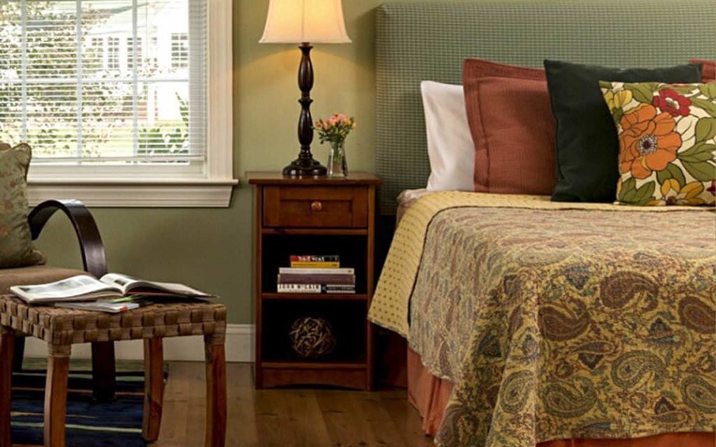 Plan the Perfect Chesapeake Bay Getaway This Fall 1 A cozy guest room and retreat for your chesapeake Bay Getaway this fall